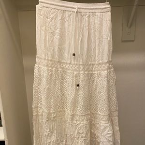 Women’s vintage white lace maxi skirt